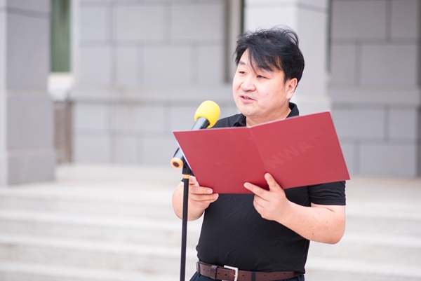 杨培志副院长宣读表彰决定.JPG